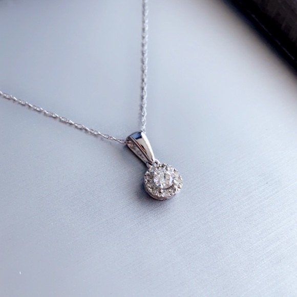 ✨Zales 1/4CT T.W Diamond Round Frame Pendant in 10K White Gold - Picture 3 of 12
